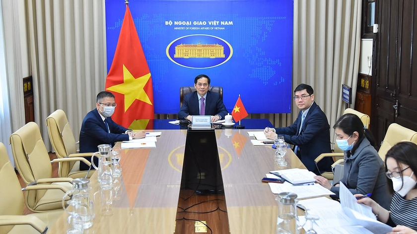 Đoàn Việt Nam dự hội nghị.