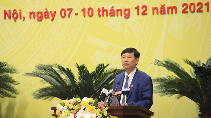 Chánh án Tò.a án Nhân dân TP Hà Nội Nguyễn Hữu Chính báo cáo tại phiên họp.