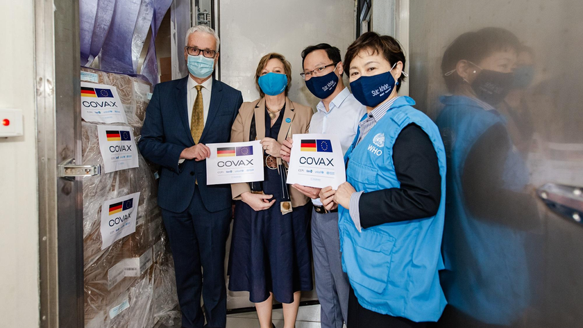 Lô vaccine phòng chống COVID-19 gồm 2.558.000 liều Moderna đã tới Hà Nội.