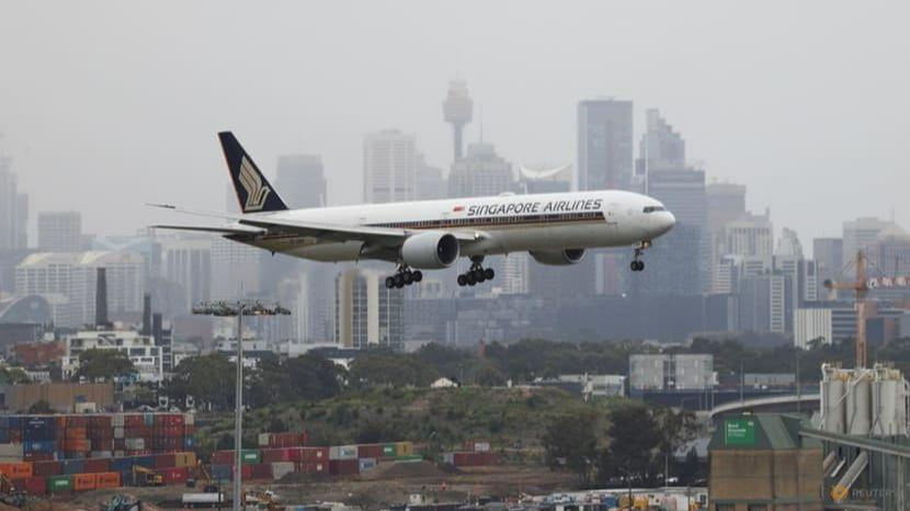 Một máy bay của hãng Singapore Airlines hạ cánh xuống sân bay quốc tế Sydney Airport ở Sydney, Australia hồi tháng 11/2021.