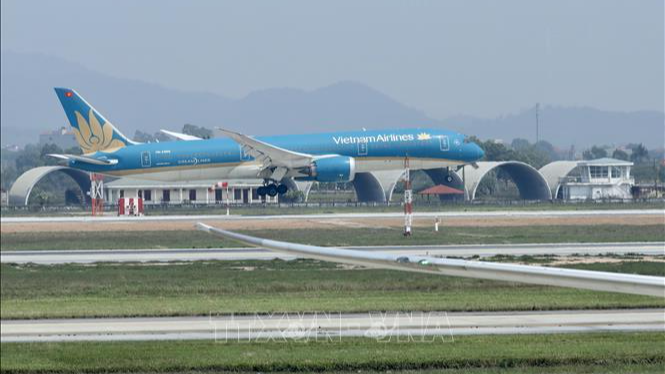 Chuyên cơ đưa các kiều bào hạ cánh xuống Sân bay Quốc tế Nội Bài. Ảnh: TTXVN