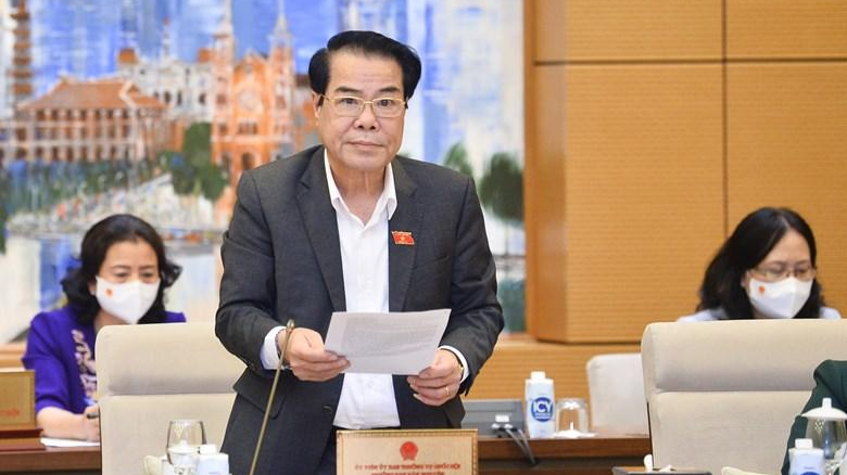 Trưởng Ban Dân nguyện thuộc UBTVQH Dương Thanh Bình trình bày báo cáo.