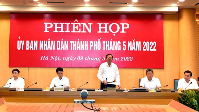 Phó Chủ tịch Thường trực UBND TP Hà Nội Lê Hồng Sơn phát biểu tại phiên họp.