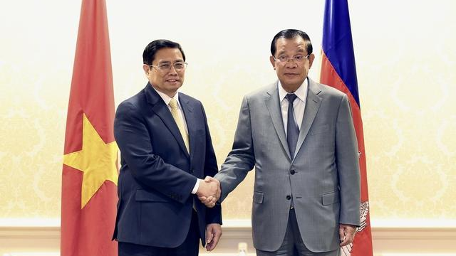 Thủ tướng Chính phủ Phạm Minh Chính và Thủ tướng Campuchia Hun Sen.