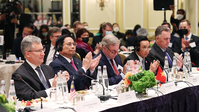 Thủ tướng Phạm Minh Chính cùng Lãnh đạo các nước ASEAN gặp cộng đồng doanh nghiệp Mỹ. Ảnh: TTXVN
