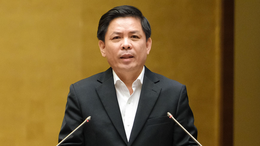 Bộ trưởng Bộ Giao thông vận tải Nguyễn Văn Thể trình bày Tờ trình.