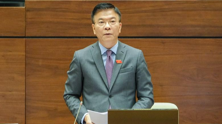 Bộ trưởng Bộ Tư pháp Lê Thành Long giải trình, làm rõ một số nội dung tại phiên họp.