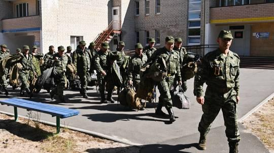 Quân dự bị đang trải qua quá trình huấn luyện ở Brest, Belarus.