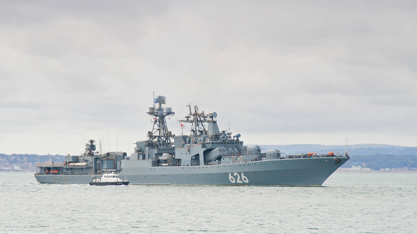 Tàu Phó Đô đốc Kulakov của Nga.