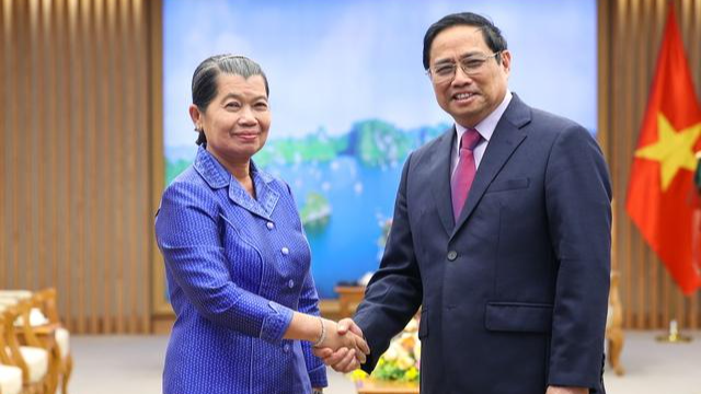 Thủ tướng Phạm Minh Chính và Phó Thủ tướng Campuchia Men Sam An - Ảnh: VGP