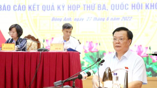 Bí thư Thành ủy Hà Nội Đinh Tiến Dũng phát biểu tại buổi tiếp xúc cử tri. Ảnh: VGP