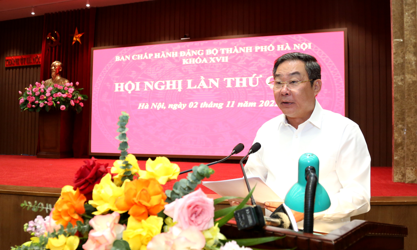 Phó Chủ tịch Thường trực UBND TP Hà Nội Lê Hồng Sơn trình bày báo cáo tại hội nghị.