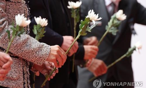 Thi hài nạn nhân trong thảm kịch giẫm đạp tại Hàn Quốc được đưa về Việt Nam