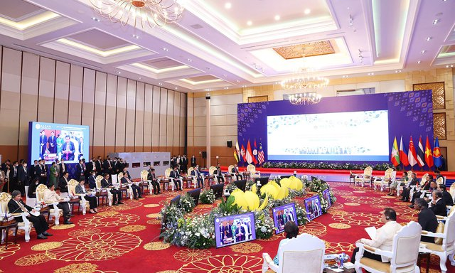 Thủ tướng Phạm Minh Chính cùng lãnh đạo các nước ASEAN tham dự phiên đối thoại với đại diện Đại hội đồng liên Nghị viện ASEAN (AIPA), Thanh niên và Hội đồng Tư vấn kinh doanh ASEAN (ABAC). Ảnh: VGP