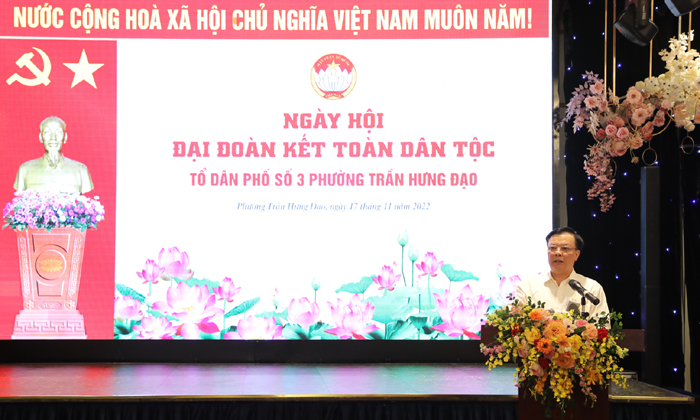 Bí thư Thành ủy Hà Nội Đinh Tiến Dũng phát biểu tại ngày hội.