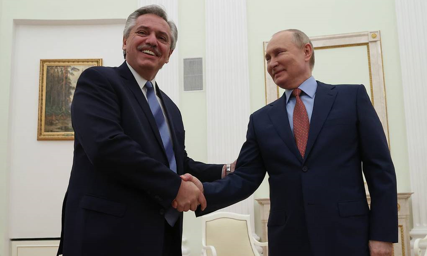 Tổng thống Nga Putin và người đồng cấp Argentina Alberto Fernandez. 