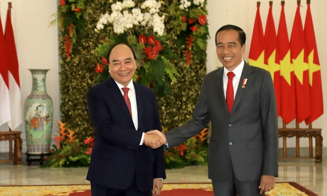 Chủ tịch nước Nguyễn Xuân Phúc và Tổng thống Joko Widodo. Ảnh: VGP
