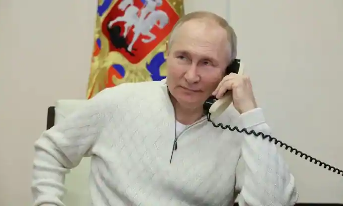 Tổng thống Nga Vladimir Putin nói chuyện qua điện thoại với cậu bé 7 tuổi David Shmelev đến từ Stavropol.