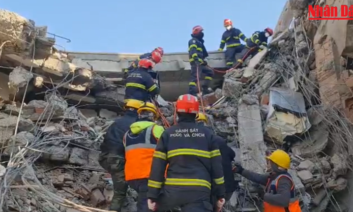 Đoàn cứu nạn cứu hộ Việt Nam tham gia tìm kiếm người sống sót sau động đất ở Thổ Nhĩ Kỳ. Ảnh: Nhân Dân