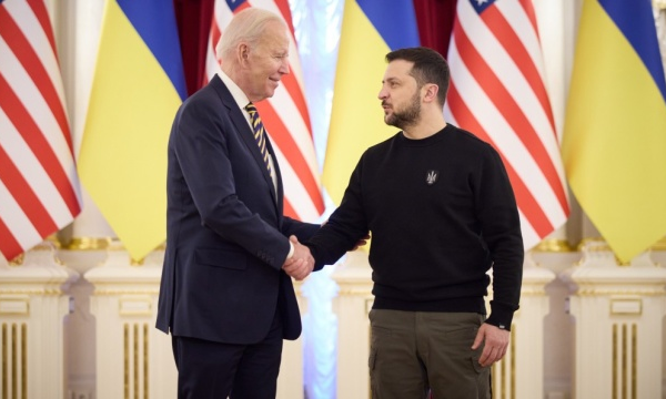 Tổng thống Mỹ Joe Biden và Tổng thống Ukraine Volodymyr Zelensky tại Ukraine.