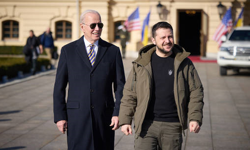 Tổng thống Mỹ Joe Biden và người đồng cấp Ukraine Volodymyr Zelensky.
