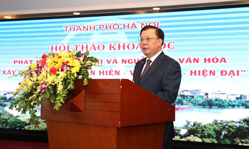 Bí thư Thành ủy Hà Nội Đinh Tiến Dũng phát biểu chỉ đạo hội thảo.