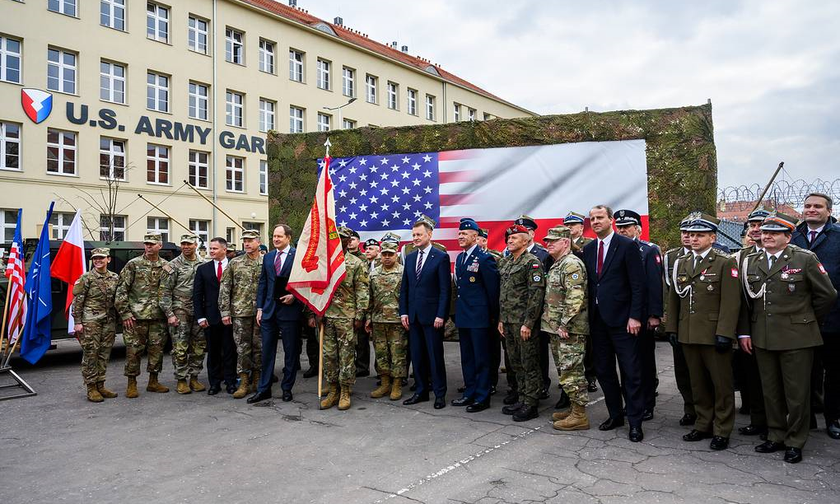 Hình ảnh tại buổi lễ thành lập đơn vị đồn trú thường trực đầu tiên của Mỹ ở Ba Lan.