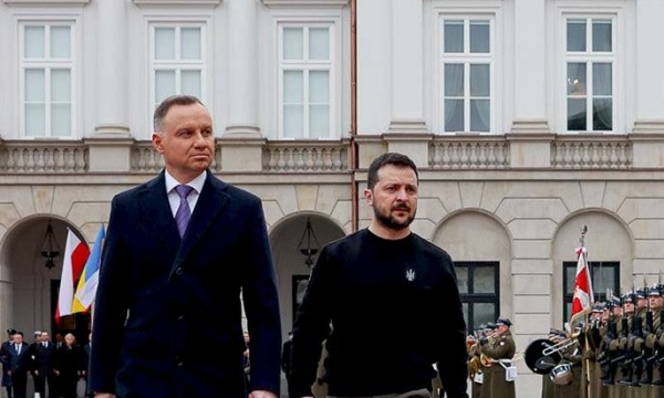 Tổng thống Ukraine Zelensky (bên phải) ở Ba Lan hôm 5/4.