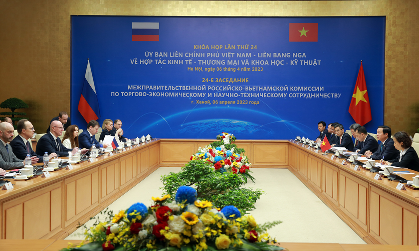 Phó Thủ tướng Trần Hồng Hà và Phó Thủ tướng Nga Dmitry Chernyshenko đồng chủ trì khóa họp lần thứ 24 Ủy ban liên Chính phủ Việt Nam - Nga về hợp tác kinh tế - thương mại và khoa học - kỹ thuật. Ảnh: VGP