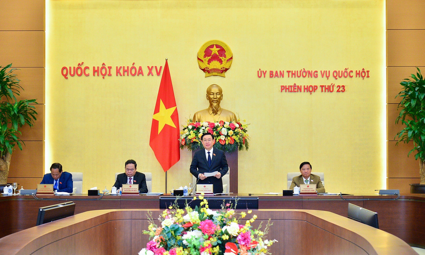 Chủ tịch QH Vương Đình Huệ phát biểu khai mạc phiên họp.