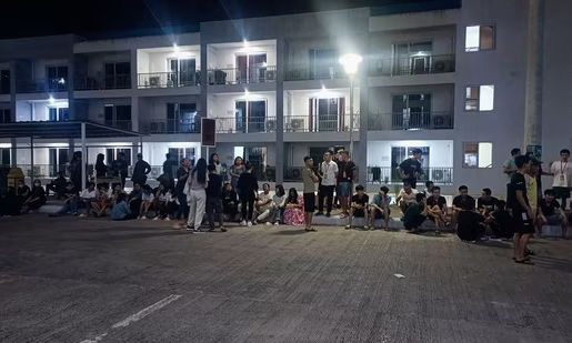 Một số nạn nhân buôn người được cảnh sát Philippines giải cứu đêm 4/5. Ảnh: AFP