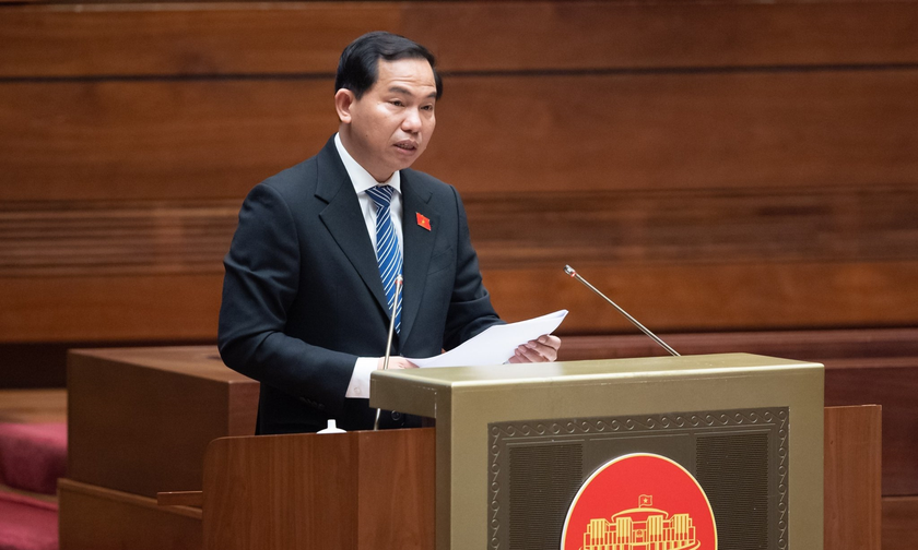 Chủ nhiệm Ủy ban Tài chính - Ngân sách Lê Quang Mạnh trình bày Báo cáo thẩm tra về việc tiếp tục thực hiện chính sách giảm thuế giá trị gia tăng 2% theo Nghị quyết số 43/2022/QH15 ngày 11/01/2022.
