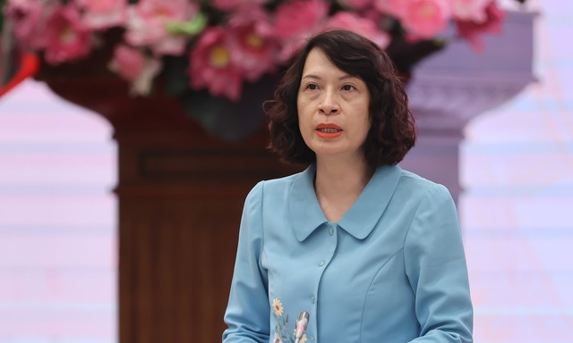 Thứ trưởng Bộ Y tế Nguyễn Thị Liên Hương trả lời tại họp báo.