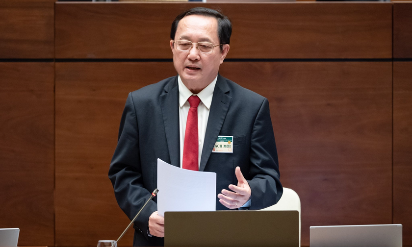 Bộ trưởng Bộ Khoa học - Công nghệ Huỳnh Thành Đạt trả lời chất vấn.