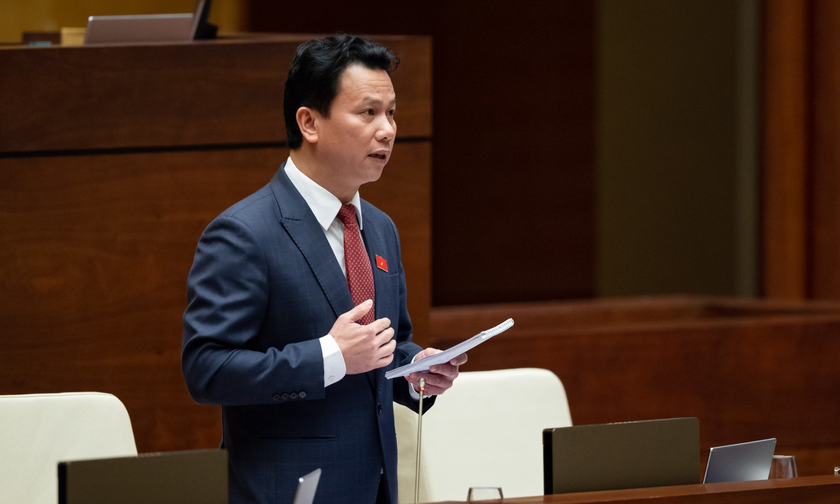 Bộ trưởng Đặng Quốc Khánh phát biểu giải trình, làm rõ ý kiến đại biểu QH nêu tại phiên họp. 