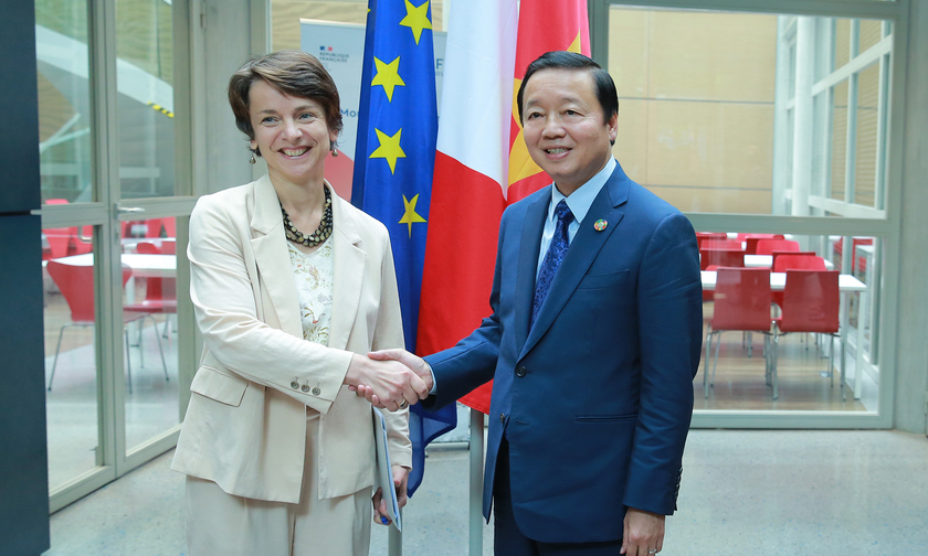 Phó Thủ tướng Chính phủ Trần Hồng Hà và bà Marie Helene Loison, Phó Tổng Giám đốc AFD.