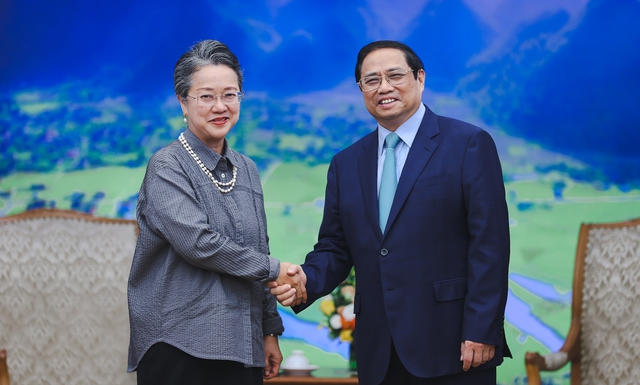 Thủ tướng Phạm Minh Chính và bà Armida Salsiah Alisjahbana, Phó Tổng Thư ký LHQ kiêm Thư ký Điều hành ESCAP. Ảnh: VGP
