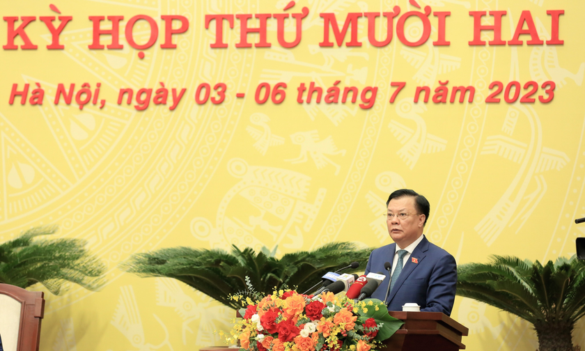 Bí thư Thành ủy Hà Nội Đinh Tiến Dũng phát biểu tại phiên họp.