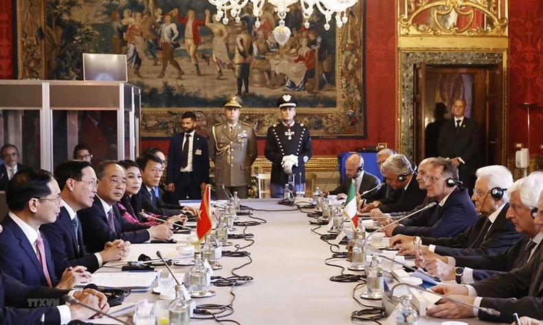 Chủ tịch nước Võ Văn Thưởng và Tổng thống Cộng hòa Italy Sergio Mattarella hội đàm sau lễ đón. Ảnh: TTXVN