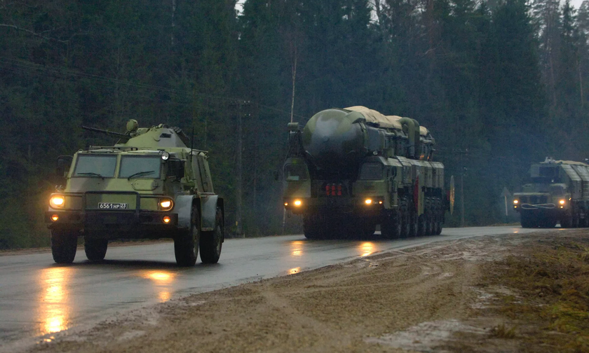 Hệ thống an ninh nhiều lớp của tổ hợp tên lửa Topol-M của Nga.