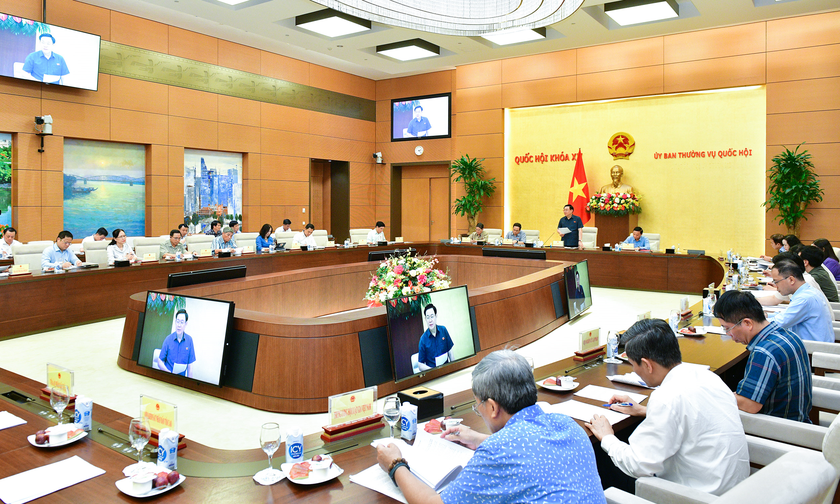 Chủ tịch QH Vương Đình Huệ chủ trì cuộc họp về công tác chuẩn bị tổ chức cho Hội nghị toàn quốc triển khai các luật, nghị quyết của QH khóa XV mới đây.