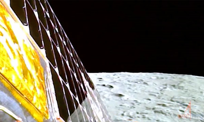 Camera Lander Imager 4 của tàu vũ trụ Chandrayaan-3 chụp được hình ảnh cận cảnh bề mặt Mặt trăng vào ngày 20/8.