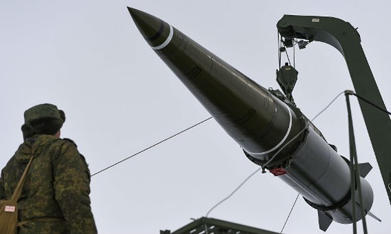 Tổ hợp tên lửa Iskander của Nga.