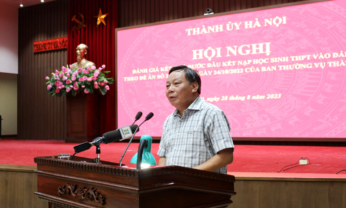 Phó Bí thư Thành ủy Hà Nội Nguyễn Văn Phong phát biểu tại Hội nghị