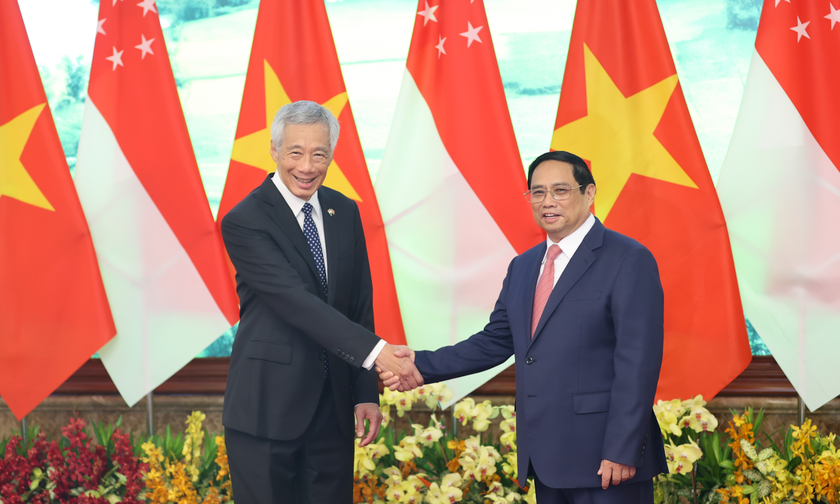 Thủ tướng Phạm Minh Chính và Thủ tướng Singapore Lý Hiển Long tiến hành hội đàm. Ảnh: VGP