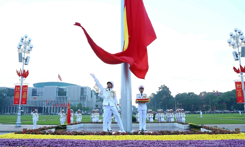 Lễ thượng cờ chào mừng Quốc khánh 2/9 tại Quảng trường Ba Đình, Hà Nội ngày 31/8. Ảnh: TTXVN 