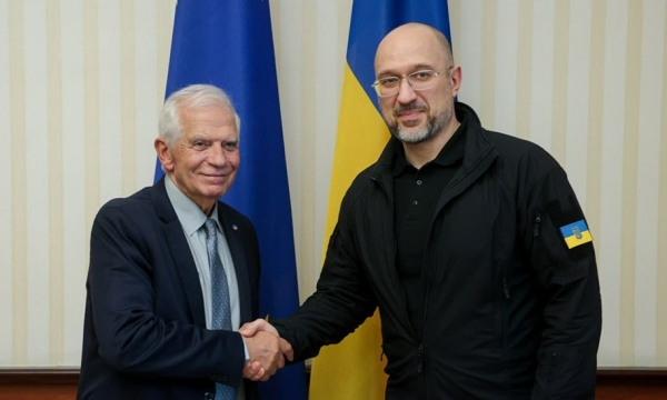 Thủ tướng Ukraine Denys Shmyhal và Đại diện cấp cao của EU Josep Borrell. 
