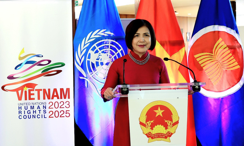 Đại sứ Lê Thị Tuyết Mai phát biểu khai mạc sự kiện văn hóa kỷ niệm Quốc khánh Việt Nam lần thứ 78 tại Geneva. Ảnh: PV TTXVN tại Geneva.