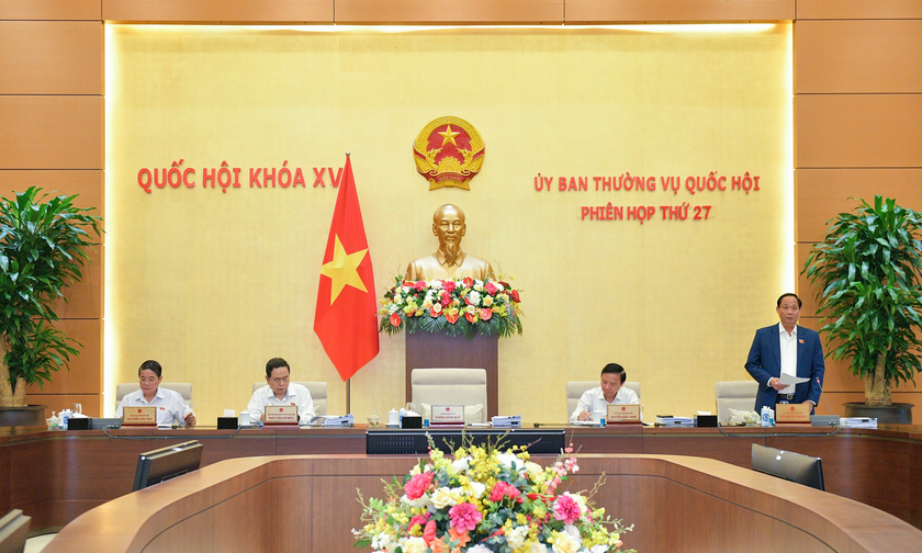 Phó Chủ tịch Quốc hội Trần Quang Phương điều hành nội dung phiên họp.