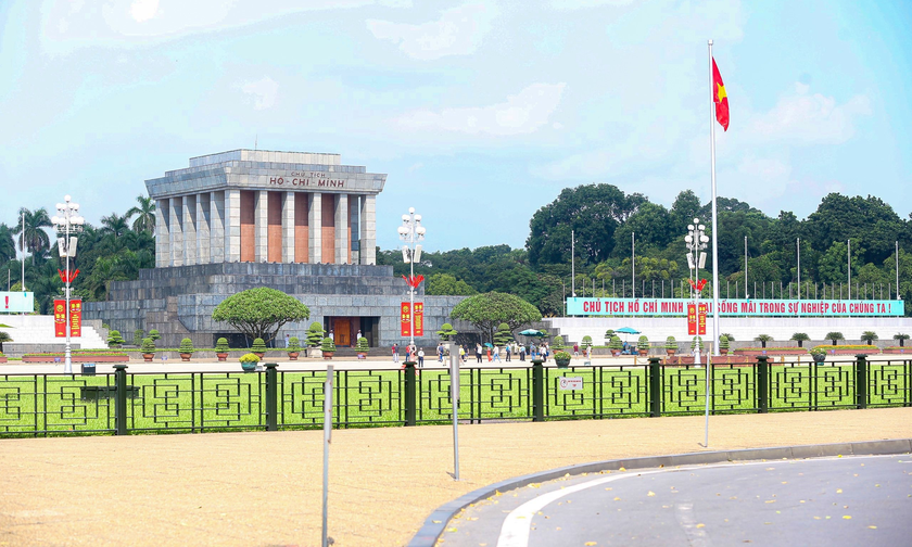 Khu vực Quảng trường Ba Đình lịch sử những ngày này được trang hoàng rực rỡ, chào mừng kỷ niệm Ngày Giải phóng Thủ đô.